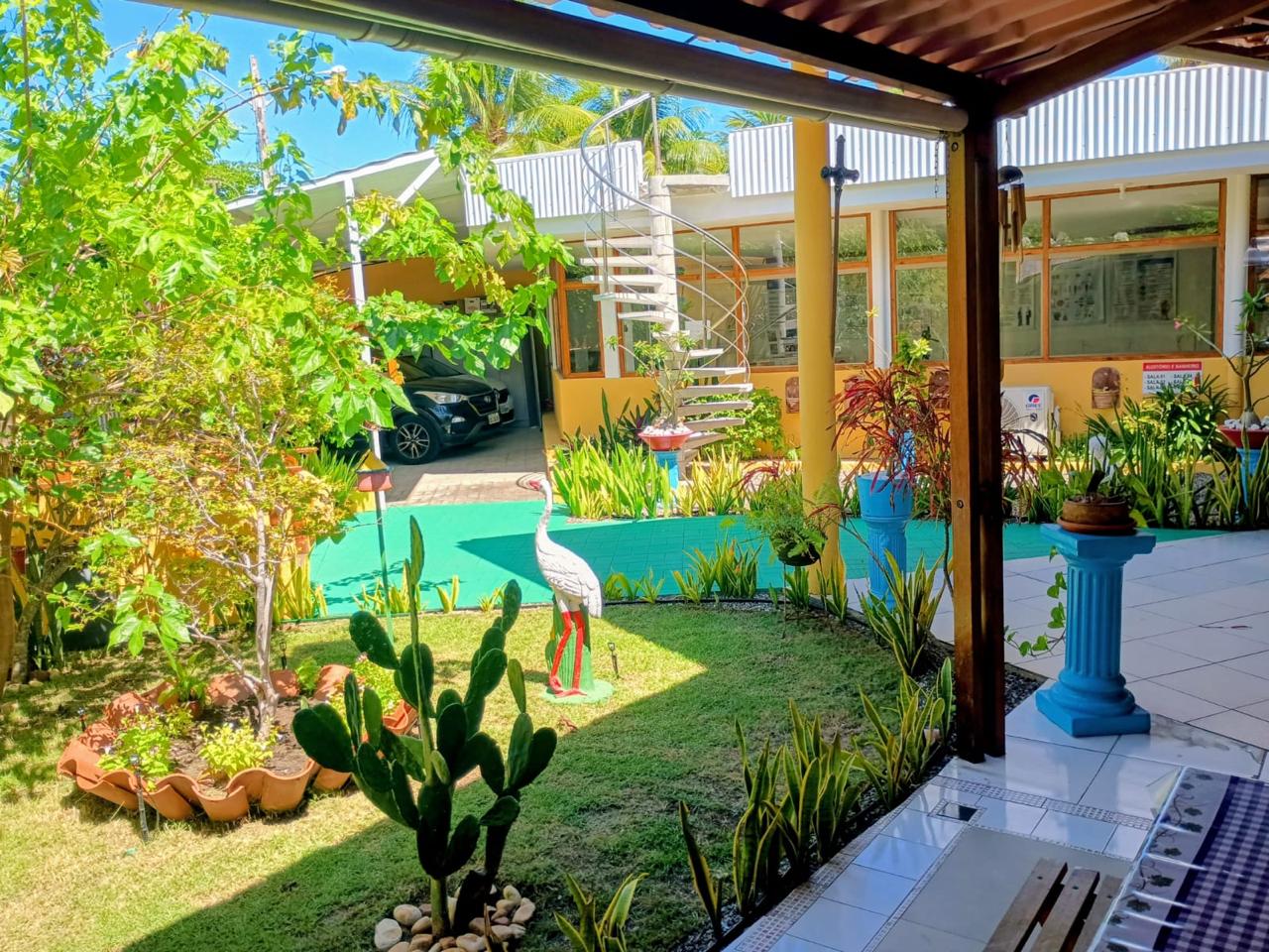 Jardim terapêutico e área de espera do CEPP-JP